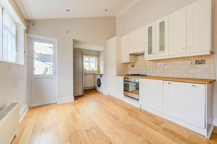 2 Bedroom Maisonette For Sale In Firth Gardens, Fulham, London, SW6