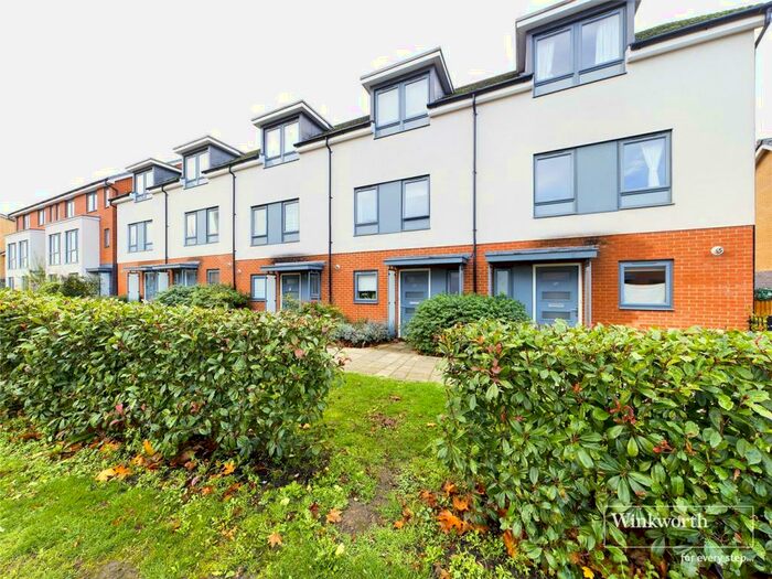 3 Bedroom Terraced House To Rent In Greenham Avenue, Reading, Berkshire, RG2