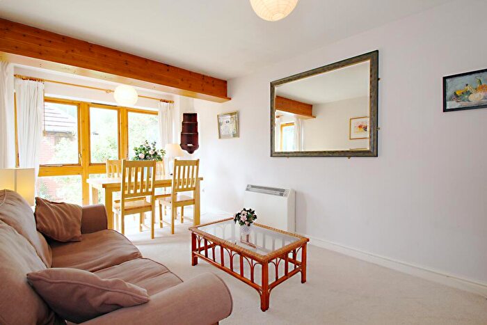 2 Bedroom Apartment To Rent In Varsity Place, OX1