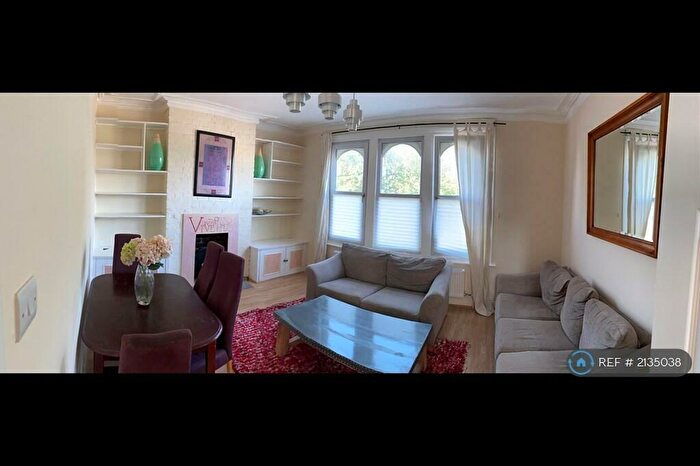 3 Bedroom Flat To Rent In London, SE26