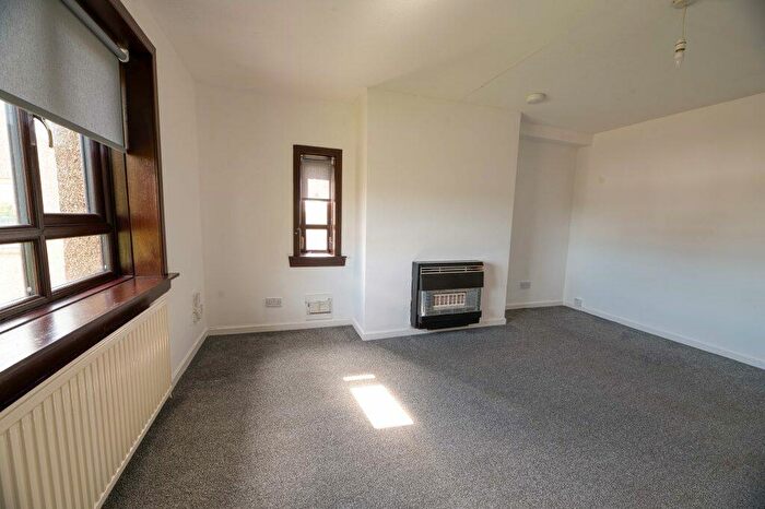 3 Bedroom Flat To Rent In P – Finlow Terrace, Dundee, DD4