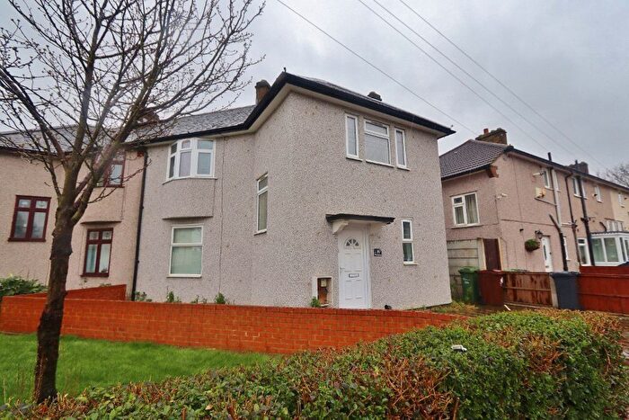 3 Bedroom End Of Terrace House To Rent In Bushgrove Road, Essex, RM8