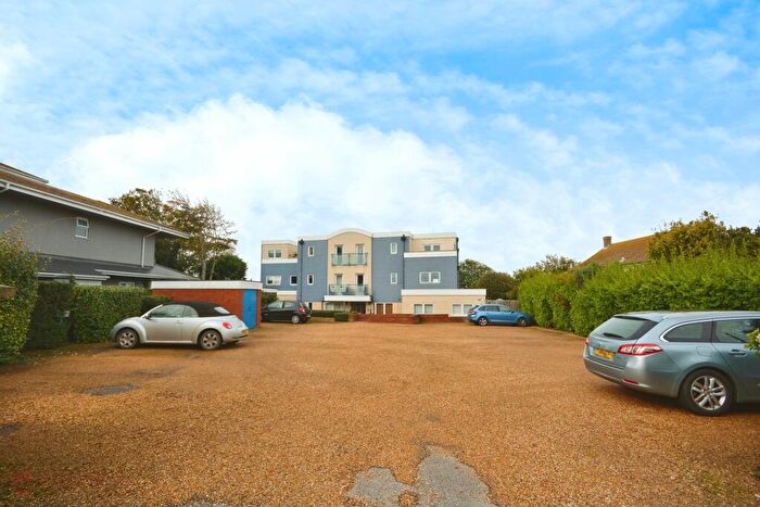 2 Bedroom Flat For Sale In Kingsgate Avenue, Broadstairs, CT10