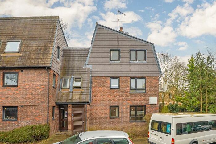 2 Bedroom Flat To Rent In Somercoates Close, Barnet, EN4