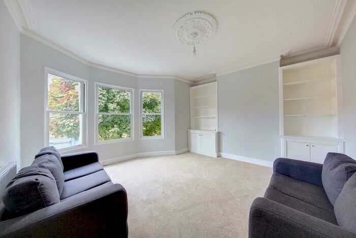 3 Bedroom Apartment To Rent In Taybridge Road, SW11