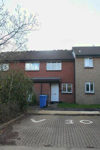 2 Bedroom Property To Rent In Axtell Close, Kidlington, OX5