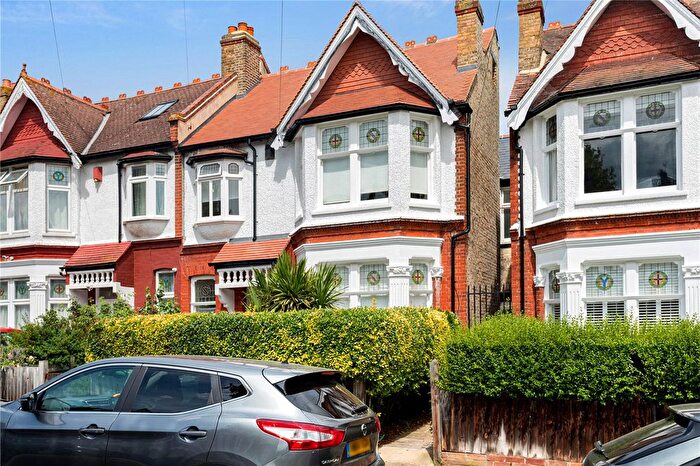2 Bedroom Flat To Rent In Braxted Park, London, SW16