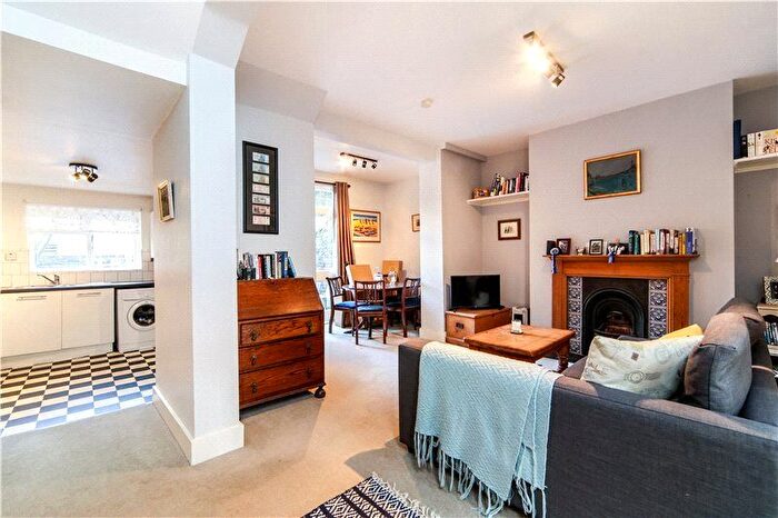 2 Bedroom Flat To Rent In Westwick Gardens, Brook Green, London, W14