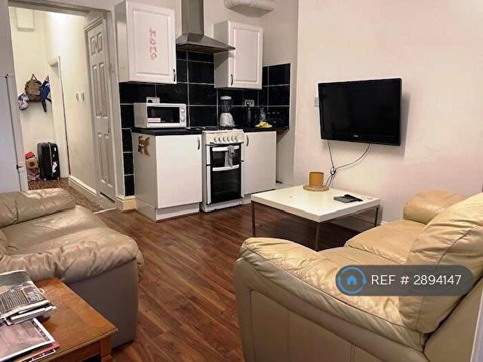 1 Bedroom Flat To Rent In Fallowfield, Manchester, M14