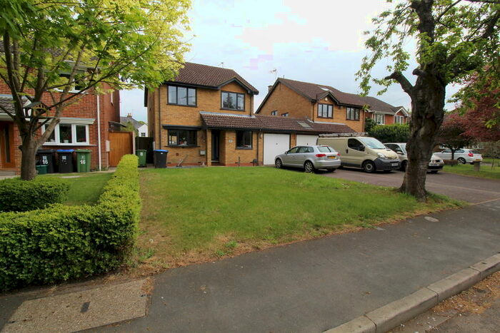 4 Bedroom Link Detached House To Rent In Sanway Road, Byfleet, KT14
