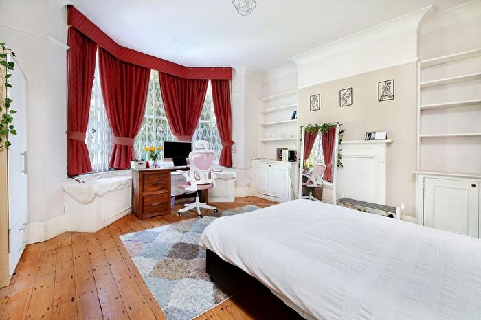 3 Bedroom Flat To Rent In Bonneville Gardens, Abbeville Village, SW4