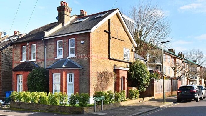3 Bedroom End Of Terrace House For Sale In Weston Road, Bromley, BR1