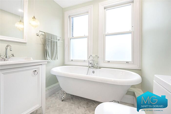 2 Bedroom Flat For Sale In Carlingford Road, Hampstead, London, NW3