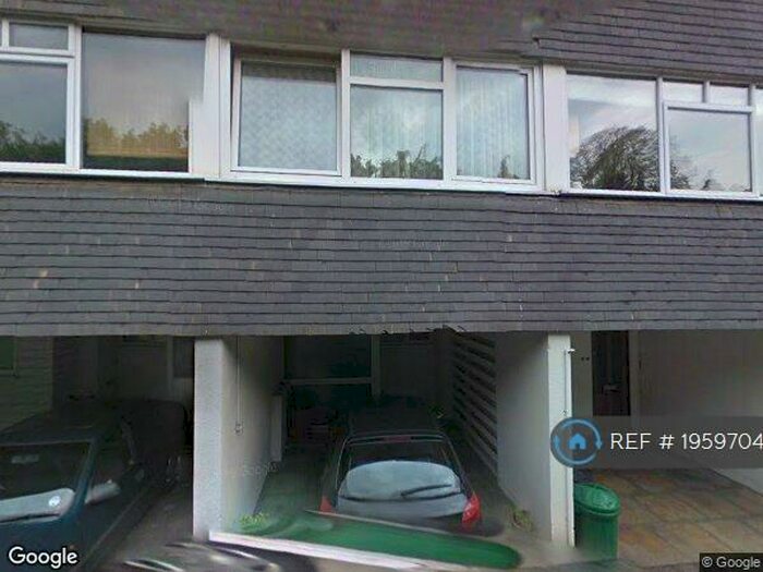 Studio To Rent In Mill Close, Wokingham, RG41