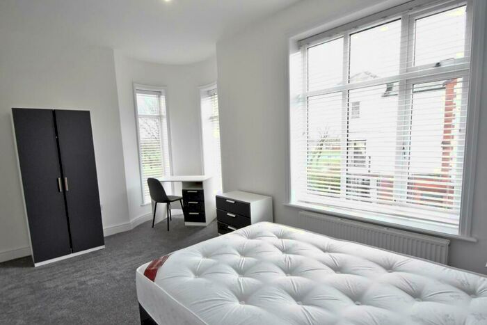 1 Bedroom Flat To Rent In Milner Avenue, Seedfield, Bury, BL9