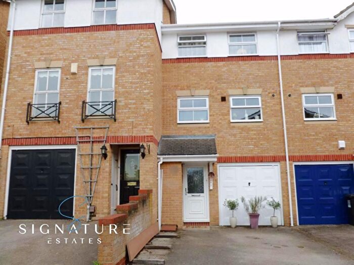 3 Bedroom Property To Rent In Ladys Close, Watford, WD18