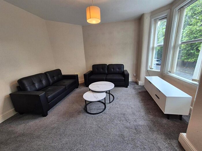 5 Bedroom End Of Terrace House To Rent In Platt Lane, Manchester, M14