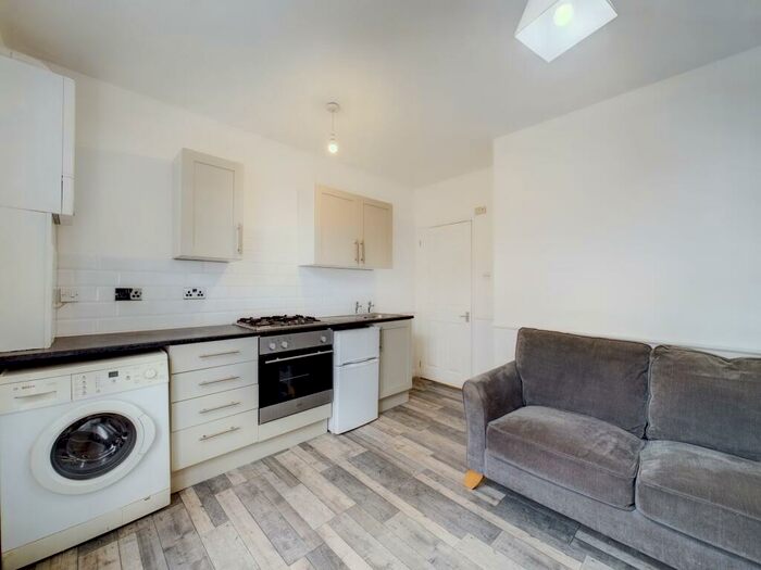 1 Bedroom Flat To Rent In Spring Bank, HU3