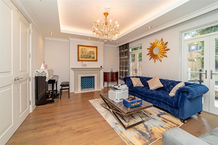 1 Bedroom Property To Rent In Palladian Gardens, London, W4