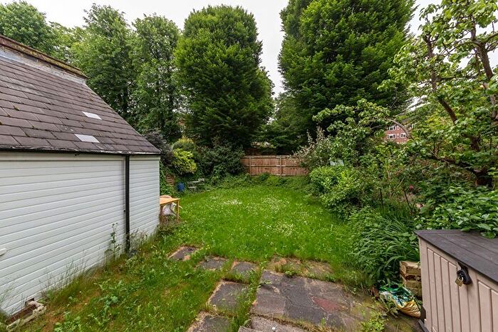 2 Bedroom Flat To Rent In Coleridge Road, London, N8