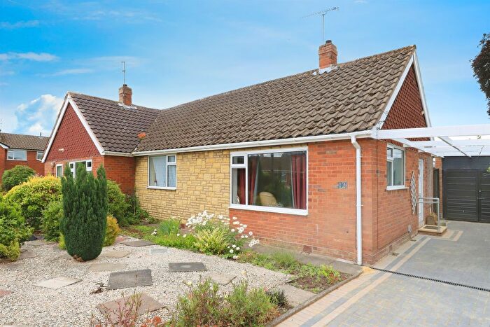 2 Bedroom Semi-Detached Bungalow For Sale In Snowdon Close, Kidderminster, DY11