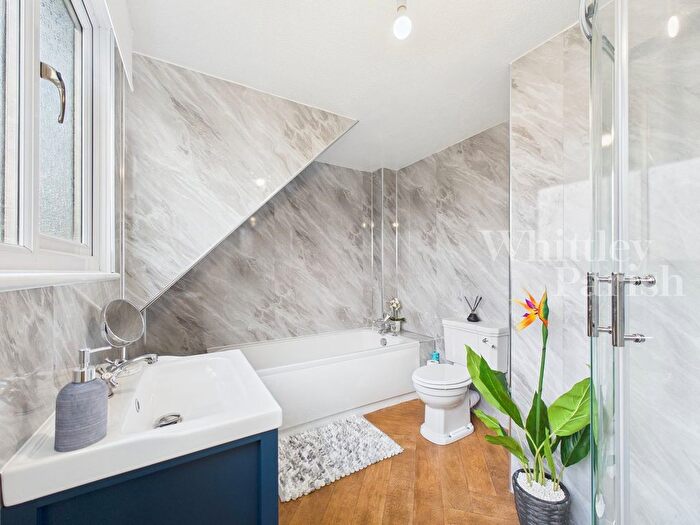 3 Bedroom Chalet For Sale In Jubilee Avenue, East Harling, Norwich, NR16