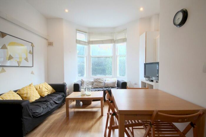3 Bedroom Flat To Rent In Cardozo Road, Islington, N7
