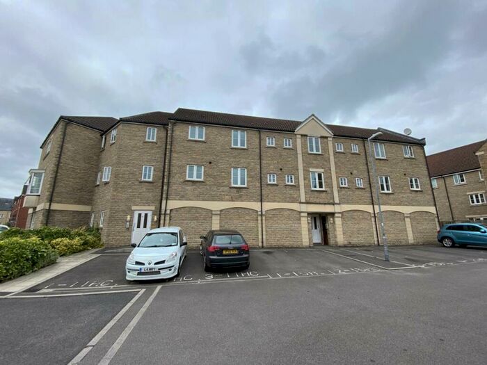 2 Bedroom Flat To Rent In Harris Close, Frome, Somerset, BA11