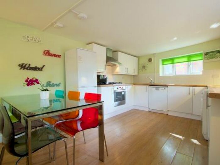 5 Bedroom Terraced House To Rent In Rolleston Drive, Nottingham, NG7