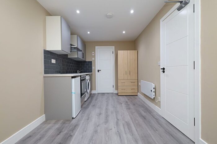 Studio To Rent In Western Avenue, Greenford, UB6