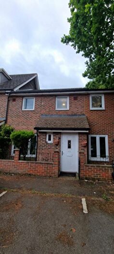 5 Bedroom Semi-Detached Bungalow To Rent In Hounslow, TW4