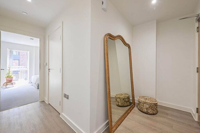 1 Bedroom Flat To Rent In Rambler House, , Isle Of Dogs, London, E14