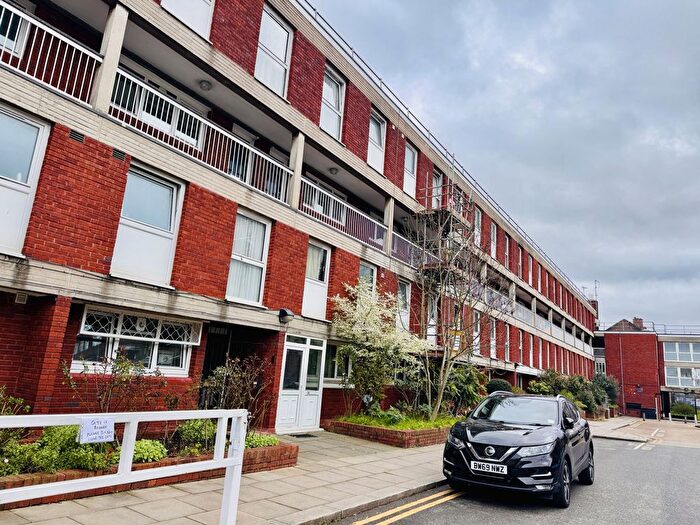 2 Bedroom Maisonette To Rent In Emmott Close, Mile End, E1