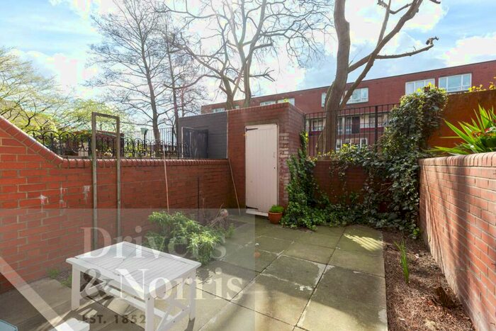 3 Bedroom Apartment To Rent In Kelby House, Sutterton Street, Islington, London, N7