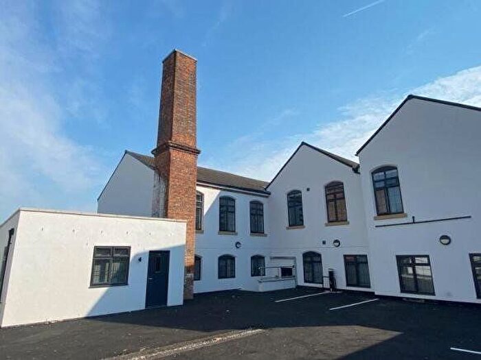 3 Bedroom Flat To Rent In Holland Street, Nottingham, Nottinghamshire, NG7