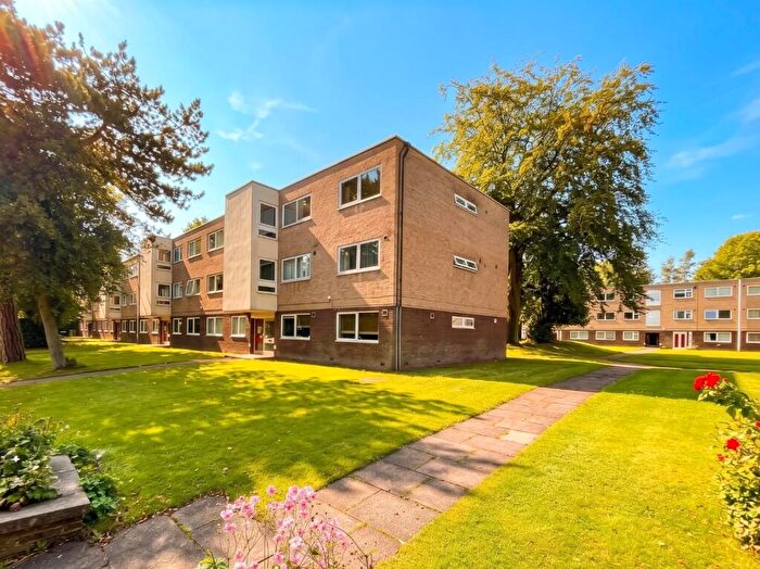 2 Bedroom Apartment To Rent In Brooklands Road, Sale, M33