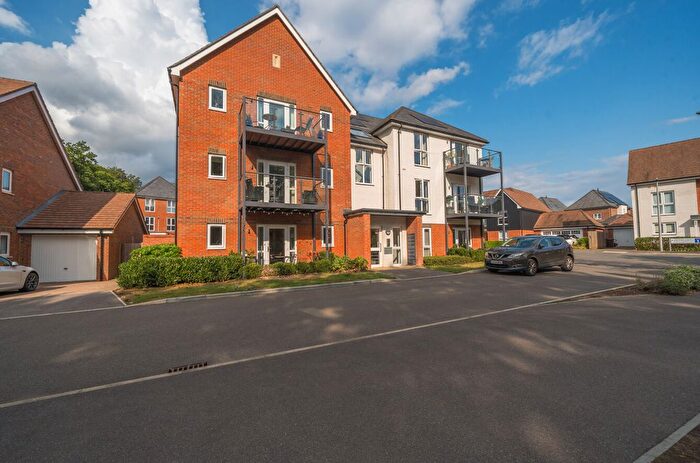 1 Bedroom Flat For Sale In Sherman Avenue, Arborfield Green, Reading, Berkshire, RG2