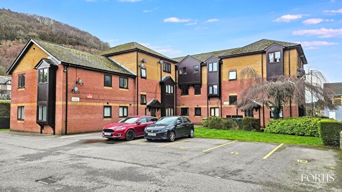 2 Bedroom Flat For Sale In Woodward Road, Cross Keys, NP11