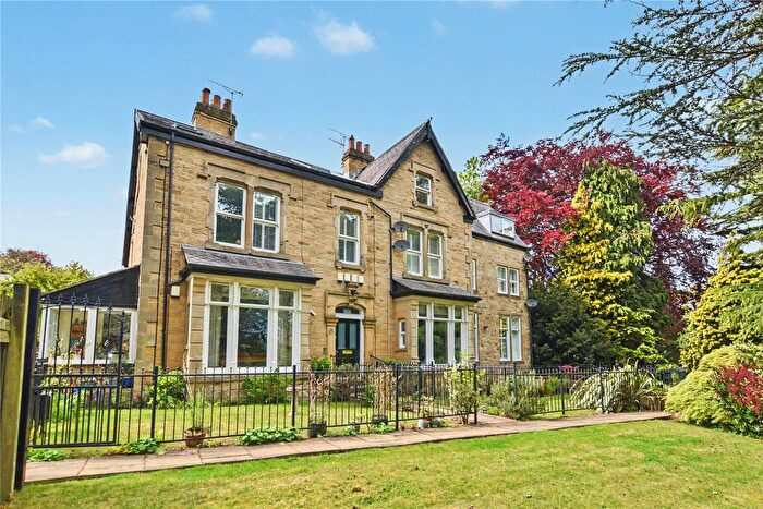 2 Bedroom Flat For Sale In Old Park Court, Old Park Road, Roundhay, Leeds, LS8