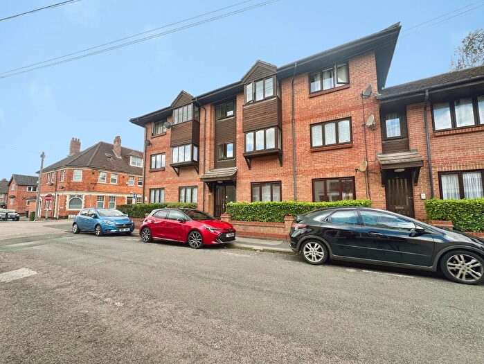 2 Bedroom Flat To Rent In Gladstone Street, Kettering, NN16