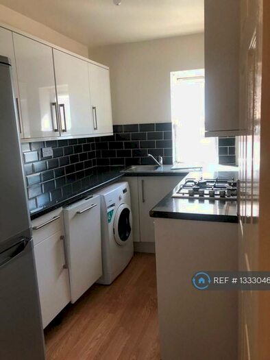 3 Bedroom Flat To Rent In Grove Crescent Rd, London, E15