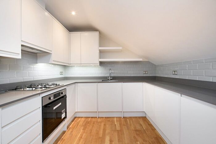 3 Bedroom Flat To Rent In Courtyard Apartments, B Hampton Road, TW11