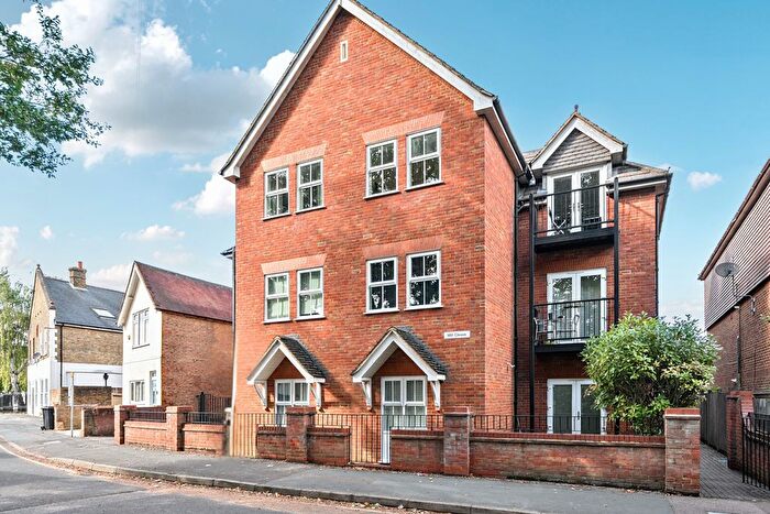2 Bedroom Flat For Sale In Mill Cleave, Claremont Road, West Byfleet, Surrey, KT14