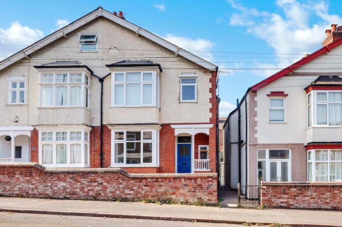 3 Bedroom Semi-Detached House For Sale In Percival Road, Nottingham, NG5