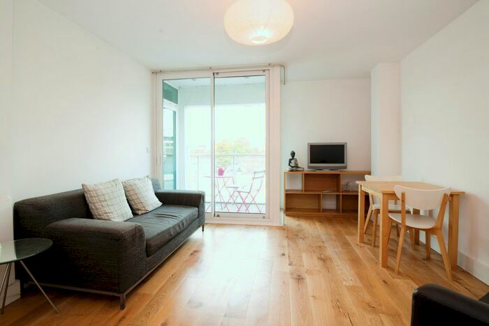 1 Bedroom Flat To Rent In Stuart Street, Cardiff, CF10