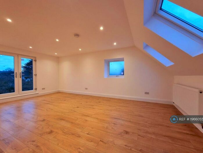 4 Bedroom Detached House To Rent In Crowland Gardens, London, N14