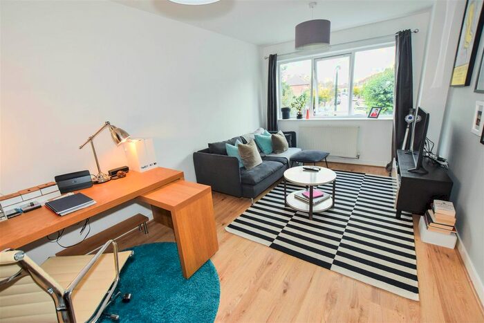 1 Bedroom Flat To Rent In Park Road, Colliers Wood, London, SW19