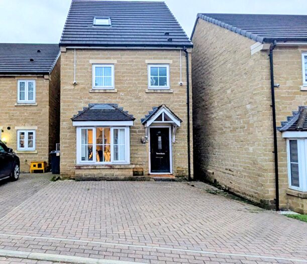 3 Bedroom Detached House For Sale In Harrowins Farm Drive, Bradford, BD13