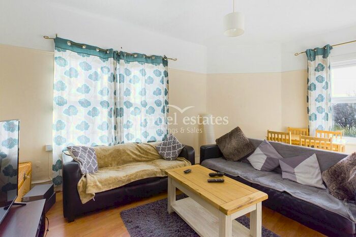 2 Bedroom Flat To Rent In Cavendish Road, London SW12