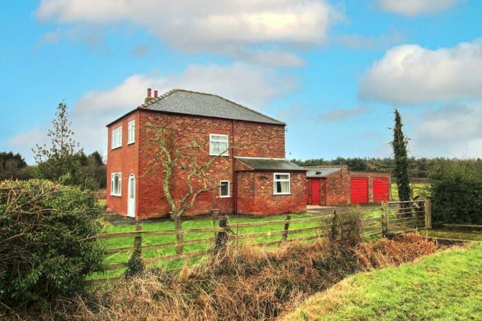 3 Bedroom Detached House For Sale In Arram, HU17